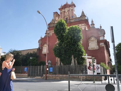 El ficus de San Jacinto, en el barrio sevillano de Triana, un año después de que se ordenara su tala.