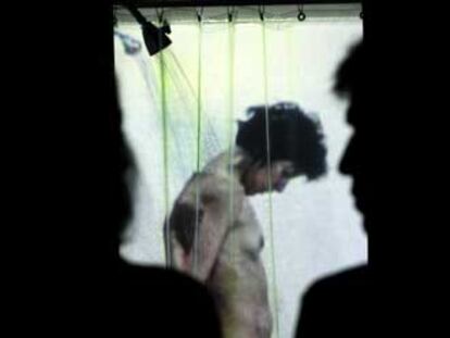 <i>Shower,</i> una de las <i>Cinema pieces </i>de Robert Whitman.