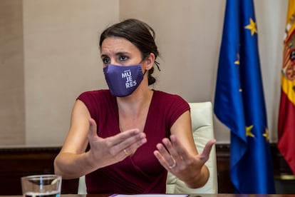 La ministra de Igualdad de España, Irene Montero, durante una entrevista, en Madrid en julio.