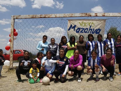 A equipe feminina de futebol mazahua.