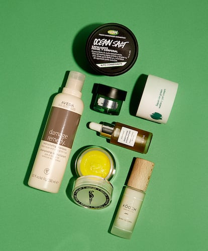 En el sentido de las agujas del reloj, exfoliante corporal y facial, de LUSH (12,25 €); crema-gel, de E-NATURE (32,99 €); aceite de argán, de MÁDARA (54,95 €); sérum regenerante, de KÓOCH GREEN (39 €); mascarilla facial, de MACAW(14 €); champú, de AVEDA (30,50 €) y, en el centro, mascarilla contorno de ojos, de THE BODY SHOP (31 €).