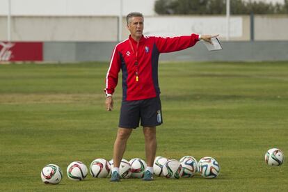 El entrenador del equipo, Alejandro Ceballos.