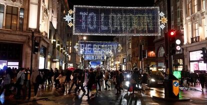 Oxford Street después de que el Primer Ministro Boris Johnson decretase nuevas restricciones.