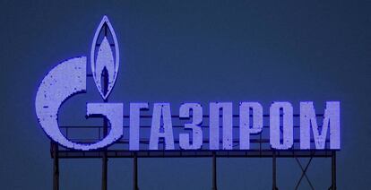 Logotipo de Gazprom en una de sus instalaciones,