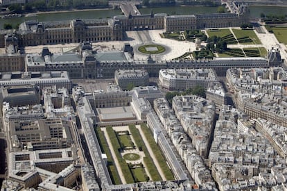 Vistas de los jardines del Palais Royal junto al Museo del Louvre.