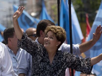 Dilma durante campanha no Rio, nesta segunda.