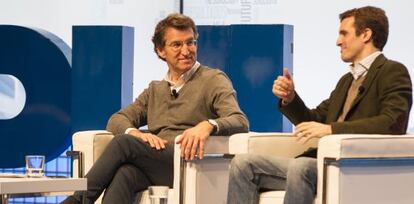 Feij&oacute;o y Casado, durante la convenci&oacute;n municipal del PP en Santiago.