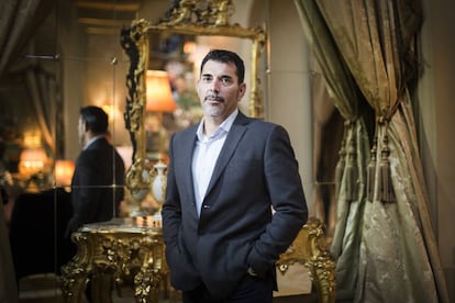 El escritor Víctor del Árbol, cuando ganó el premio Nadal en 2016.