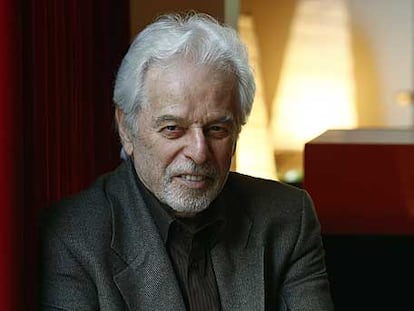 Alejandro Jodorowsky vive inmerso en el teatro.