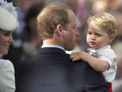 Los duques de Cambridge y su hijo, el pr&iacute;ncipe Jorge.