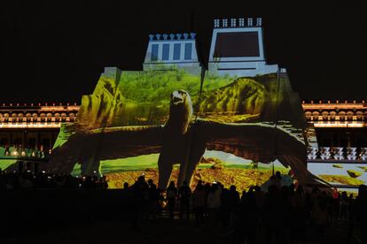 La proyección electrónica del cortometraje 'Memoria Luminosa' sobre una réplica del Templo Mayor, el sitio más importante de la civilización azteca.