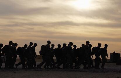 Una de las &uacute;ltimas unidades militares de EE UU en abandonar Irak, el jueves en una base de Kuwait.