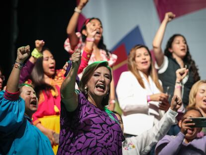 Xóchitl Gálvez se dirige al público durante un encuentro con mujeres, en Ciudad de México, en marzo de 2024.