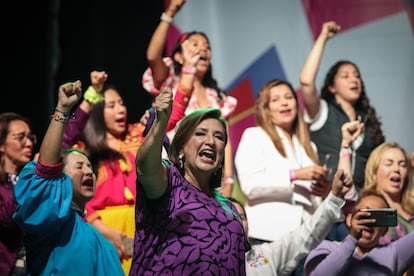 Xóchitl Gálvez se dirige al público durante un encuentro con mujeres, en Ciudad de México, en marzo de 2024.