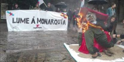 Acto de protesta contra la monarquía en Santiago.