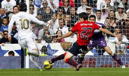 Los blancos derrotan por 7 goles a 1 a Osasuna en el Bernabéu a las 12 de la mañana con un hat-trick de Cristiano, un doblete de Benzema y un gol de Higuaín y otro de Pepe.