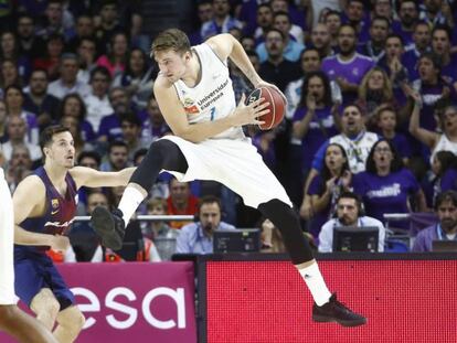 Luka Doncic en acción durante la final de la Copa del Rey de Baloncesto