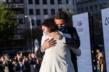 Isabel Díaz Ayuso y Pablo Casado, en un mitin celebrado el 17 de abril.