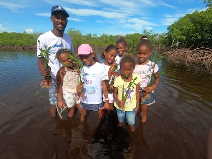 Adrián Caraballo líder ambientalista de San Bernardo, en el Caribe colombiano.