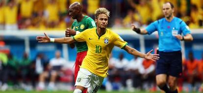 Neymar celebra su segundo gol ante Camer&uacute;n.