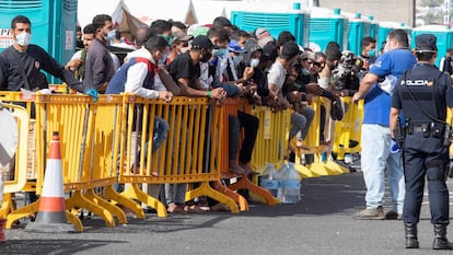 A group of migrants at the port facilities of Arguineguín on Monday.