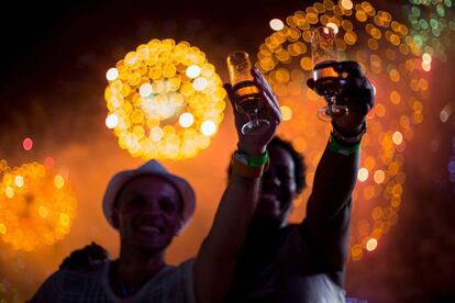 Celebración del Año Nuevo en la playa de Copacabana en Rio de Janeiro (Brasil).