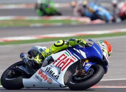 Valentino Rossi, en una curva del circuito de Misano.