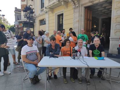 Roda de premsa amb motiu de la crisi d'habitatge dimecres a l'Hospitalet.