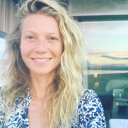 "#sinmaquillaje en mi 44 cumpleaños, abrazando mi pasado y mi futuro". Con este mensaje, la actriz Gwyneth Paltrow celebró su aniversario en las redes.