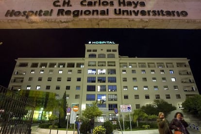 El hospital Carlos Haya de Málaga, donde un hombre se quemó este miércoles