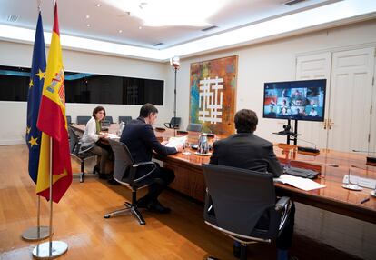 Reunión del Comité Científico de la covid-19, este sábado en el Palacio de La Moncloa.