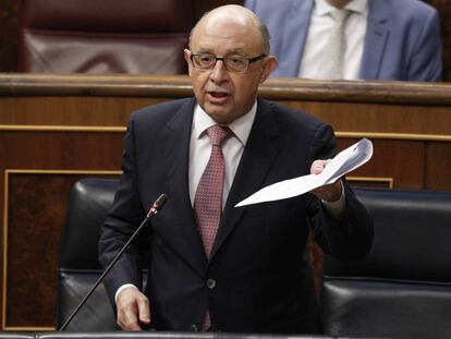 El ministro saliente de Hacienda Cristóbal Montoro en una sesión en el Congreso de los Diputados, el 30 de mayo.