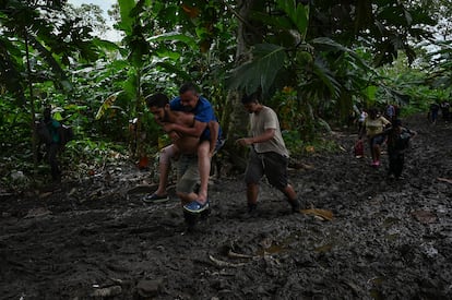 Migrantes venezolanos llegan a la aldea de Canaán Membrillo, el primer control fronterizo de la provincia de Darién en Panamá, el 13 de octubre de 2022.