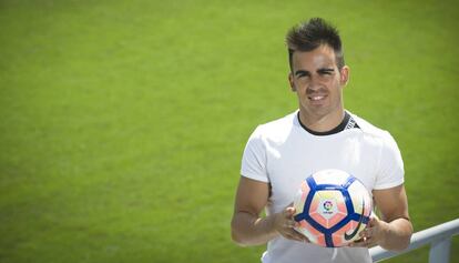 Jurado posa en la Ciudad Deportiva del Espanyol.