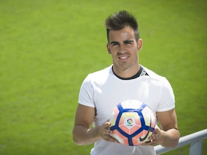 Jurado posa en la Ciudad Deportiva del Espanyol.