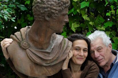 John Berger y su hija Katya, ayer en Madrid.