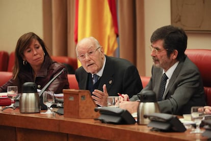 Alicia Sánchez, Jose Manuel Romay Beccaría y José Enrique Serrano, en el Congreso de los Diputados.