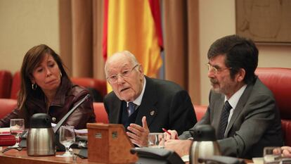 Alicia Sánchez, Jose Manuel Romay Beccaría y José Enrique Serrano, en el Congreso de los Diputados.