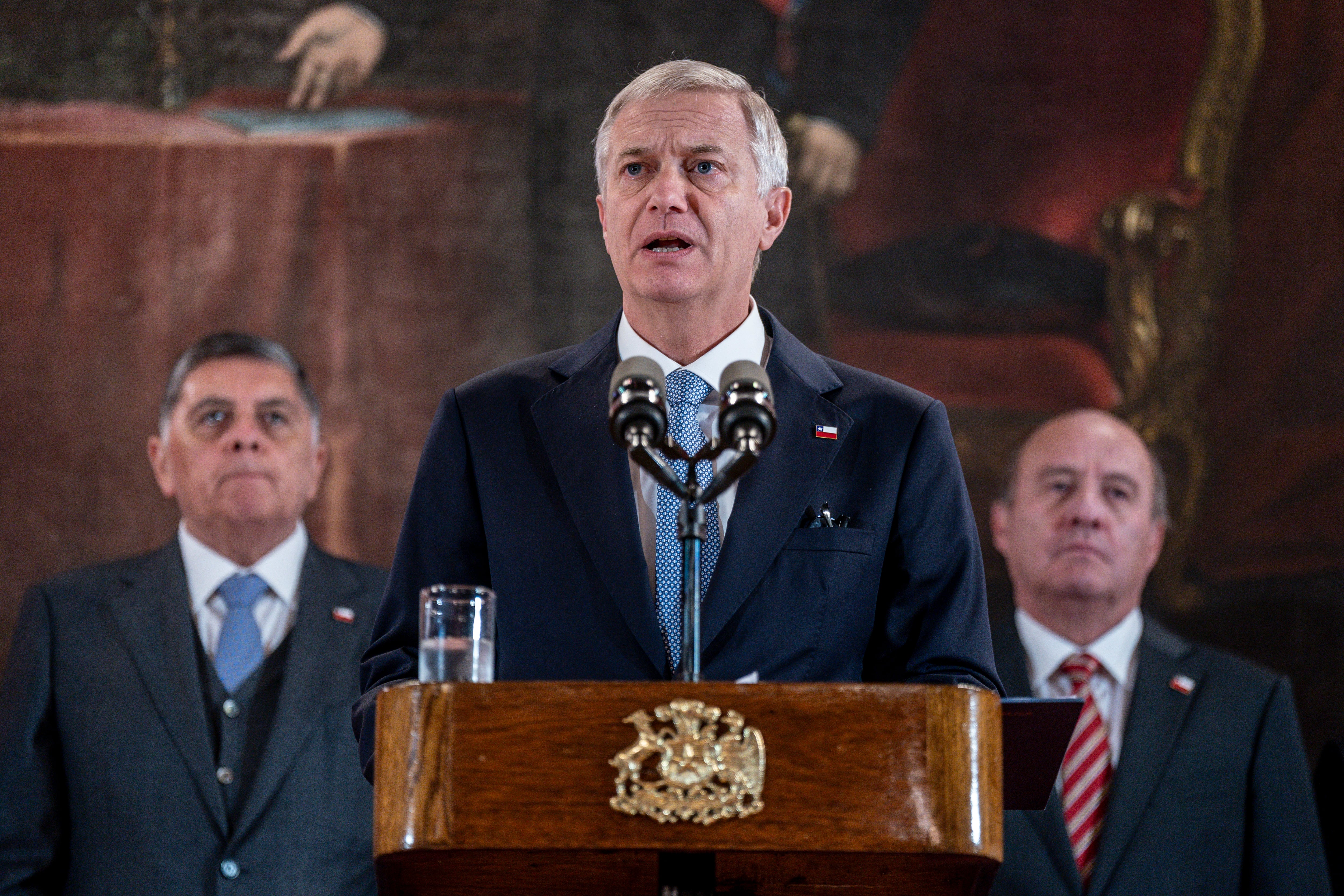 Kast impulsa una norma que abre la puerta al uso “sin control” de contenidos de la IA