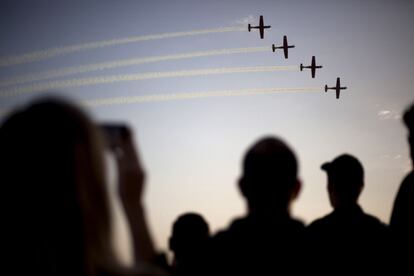 Equipo acrobtico de la Fuerza Area israel T-6 Texan II, durante una ceremonia de graduacin para nuevos pilotos en la base area de Hatzerim cerca de la ciudad de Beersheba, en el sur de Israel.