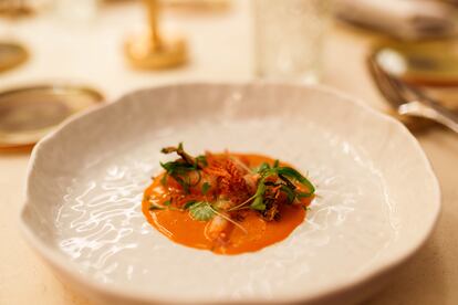 Gamba roja de Tarragona, con la esencia de sus corales y algas. Imagen proporcionada por el restaurante Vinum.