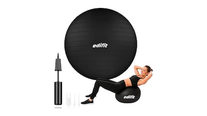 Gadgets para treinar em casa em um fundo branco.