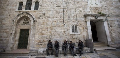 Entrada da igreja do Santo Sepulcro em Jerusalém.