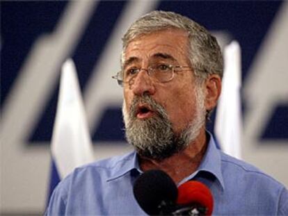 Mitzna, durante la rueda de prensa en la que anunció anoche su dimisión.