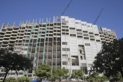 L'edifici que va ser seu de Telefónica, en reconversió en habitatges.