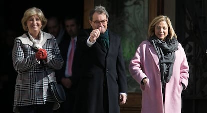 Irene Rigau, Artur Mas y Joana Ortega a su entrada en el TSJC.