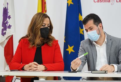 El secretario general del PSOE de Castilla y León, Luis Tudanca, y su vicesecretaria, Virginia Barcones, presidían el martes el consejo territorial en Valladolid.