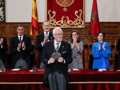 Luis Mateo Diez recibe el Premio Cervantes 2023, este martes en Alcalá de Henares.