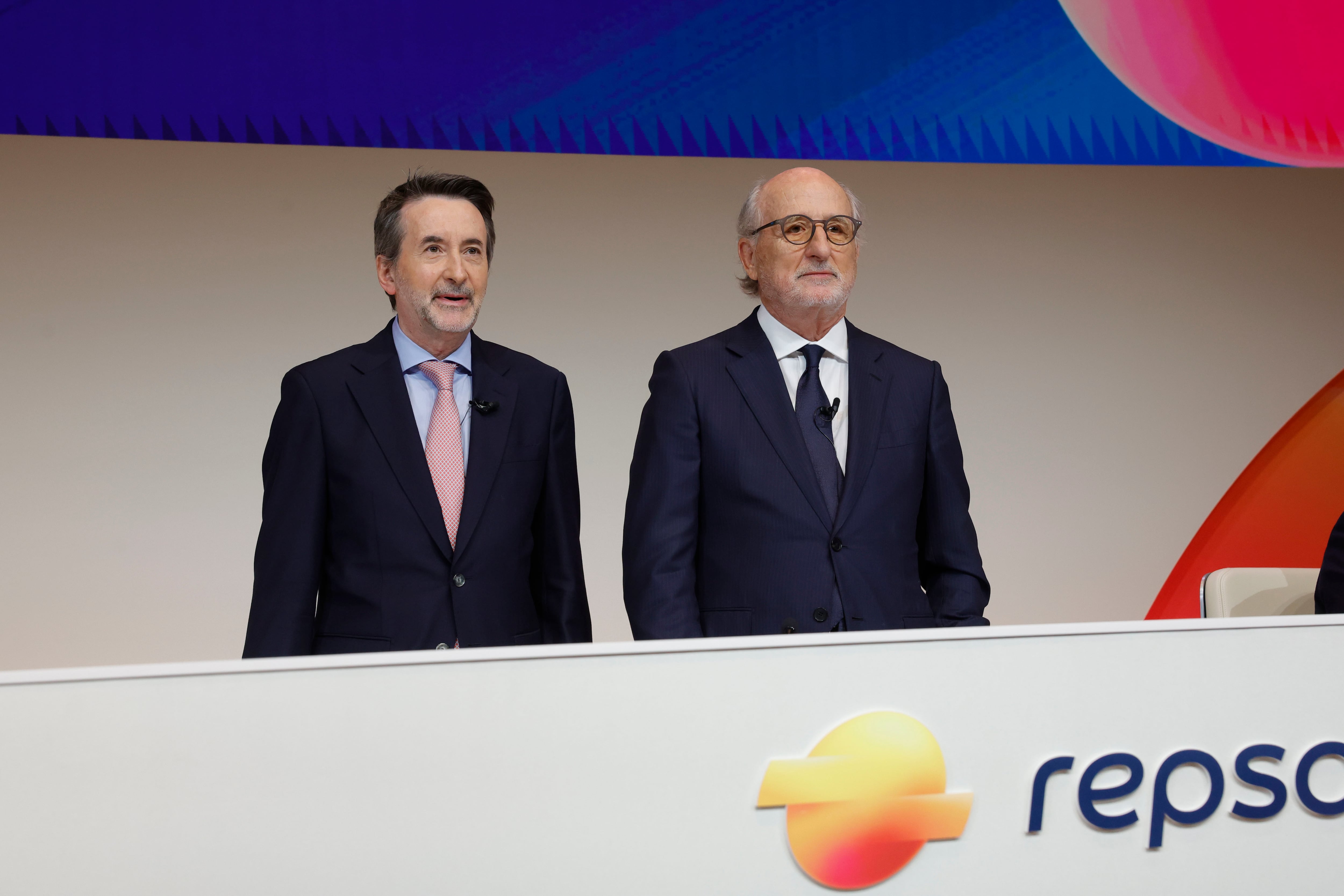 Repsol garantiza el suministro de queroseno gracias a los 1.500 millones invertidos desde marzo y un excedente del 25%