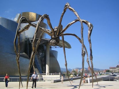 Araña en la entrada del museo Guggenheim.